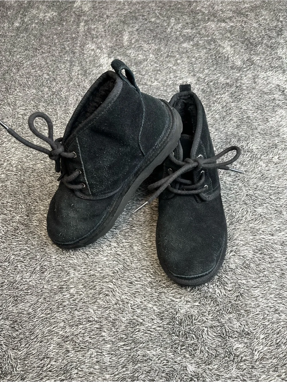 Ugg Neumel II Black Suede Youth Kids Unisex Chukka Boots size 4/EU 36 (1017320k)